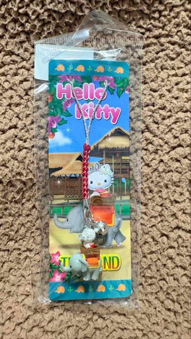 ハローキティ 根付け ご当地 タイ