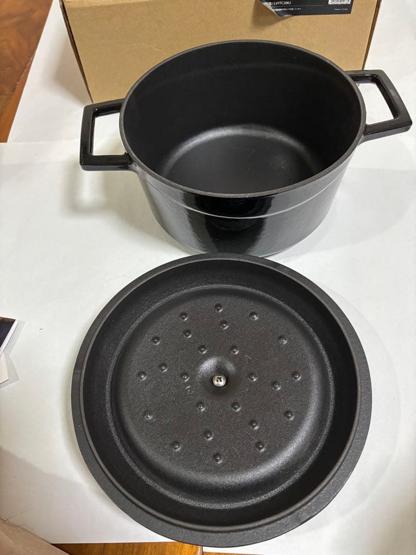 LAVA ラウンドキャセロール 20cmストウブstaubル・クルーゼ類似品