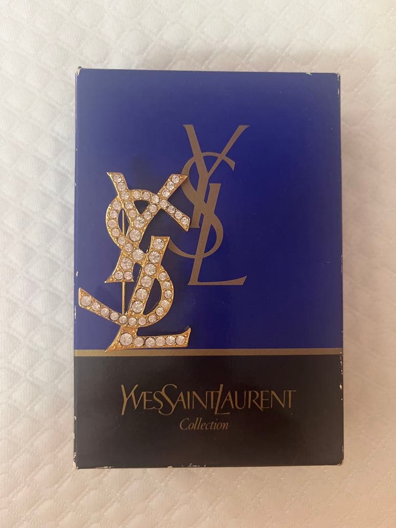 イブサンローランロゴラインストーンブローチ