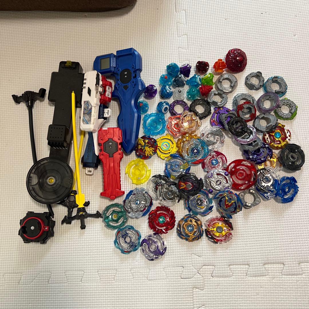 ベイブレードおもちゃセット 多色 付属品多数