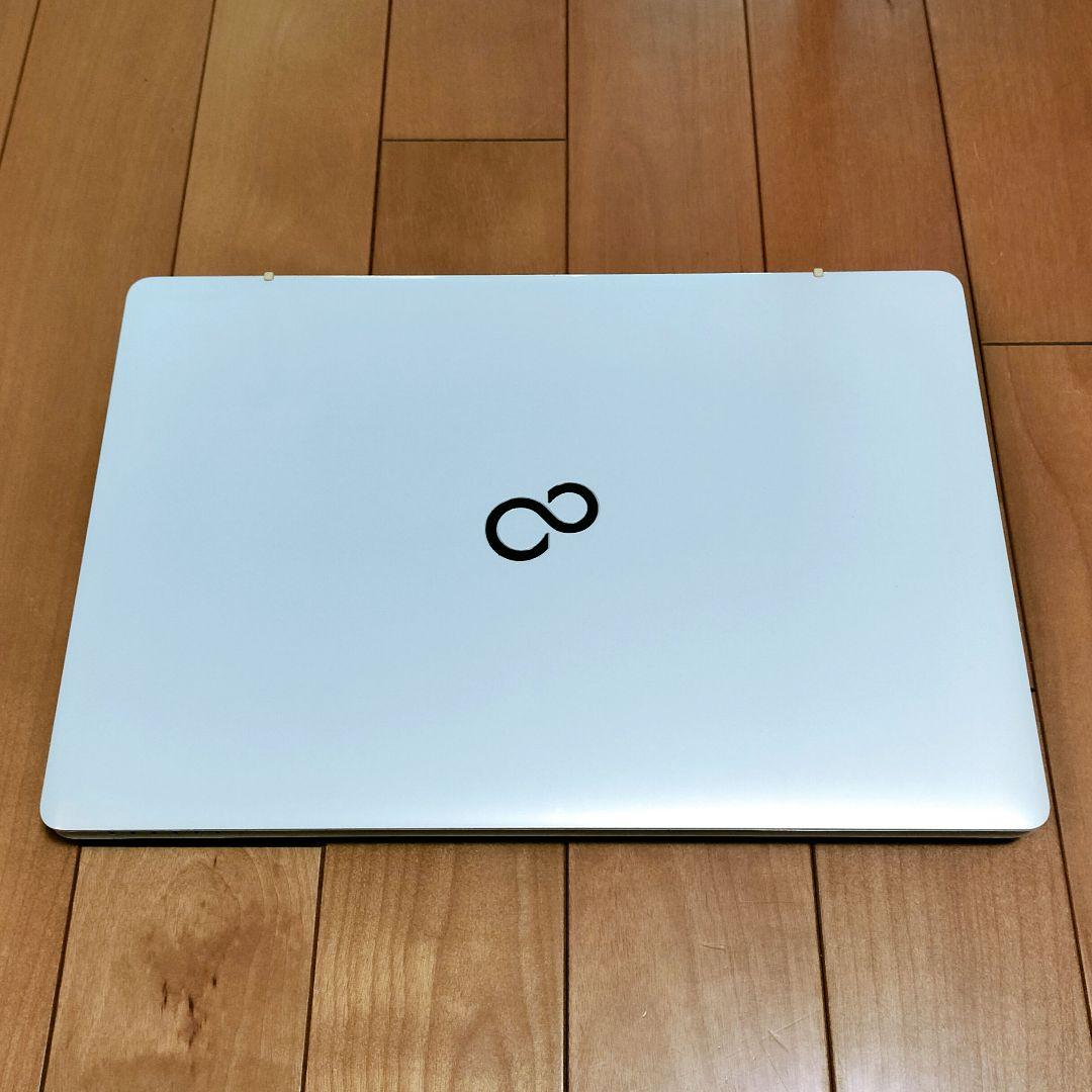 富士通 ノートPC Intel Core i7 ホワイト win10