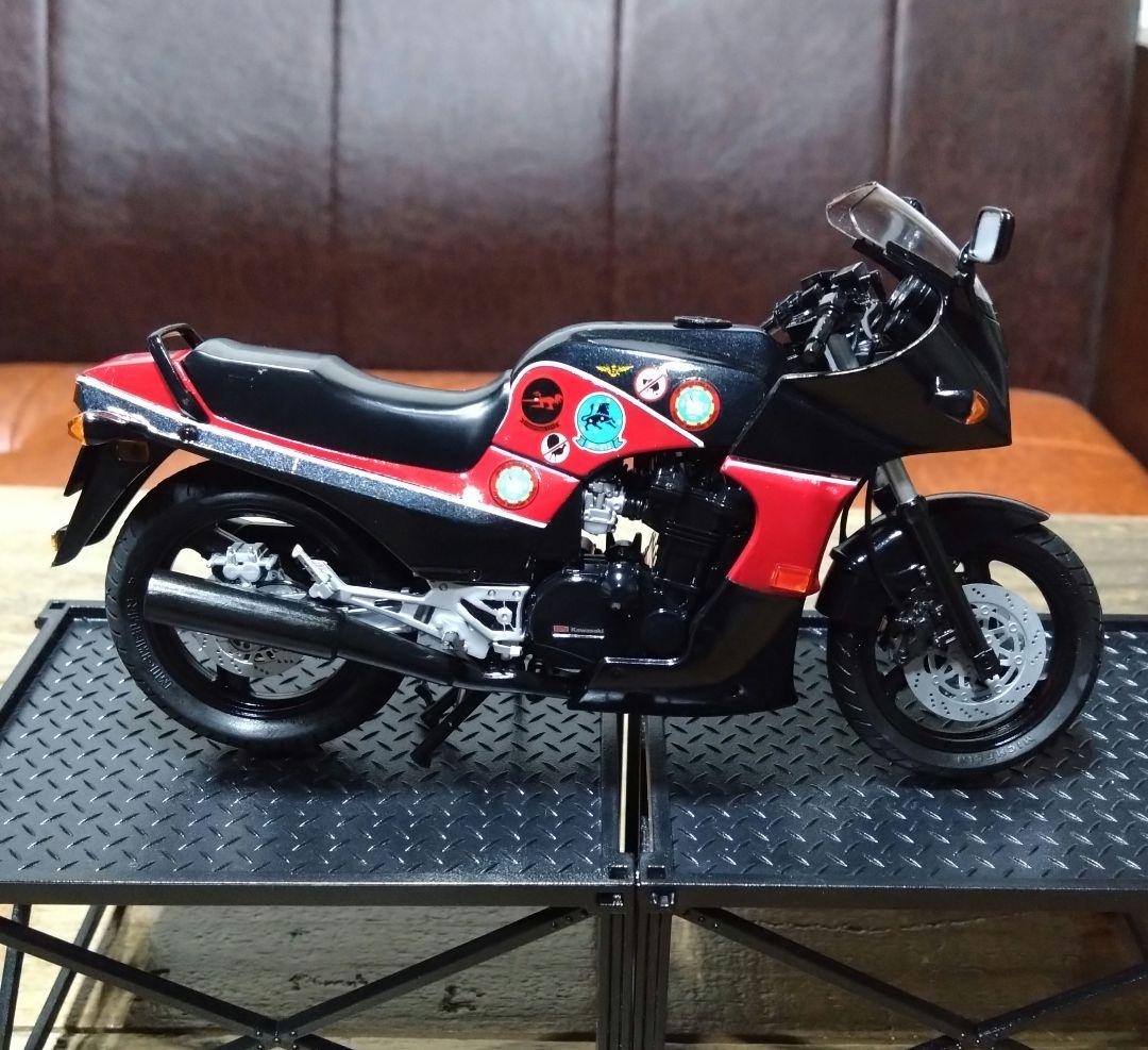 カワサキ　GPZ900R ニンジャ　1/12 　トップガンバージョン　完成品