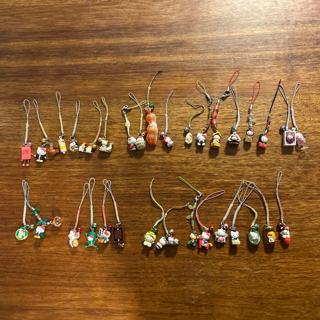 ご当地限定　中部地方　ハローキティストラップ33個＋チャーム1個セット