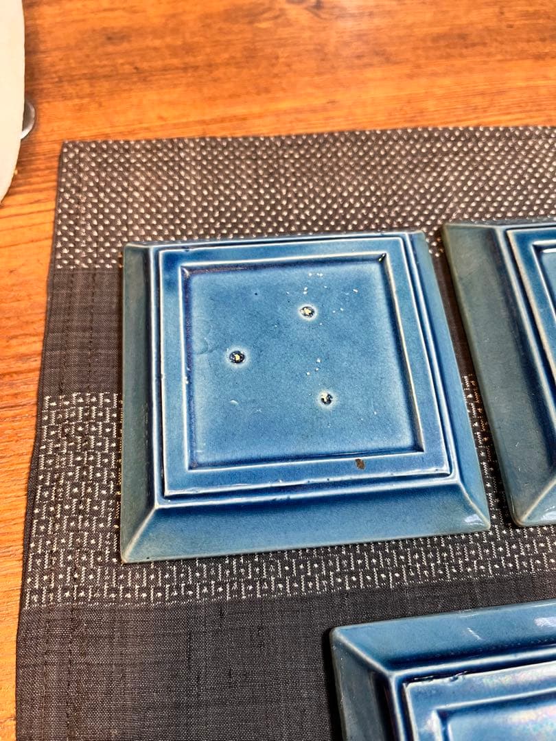 珉平焼 瑠璃釉 小皿 角皿 青 網代文に蔦 豆皿 淡路