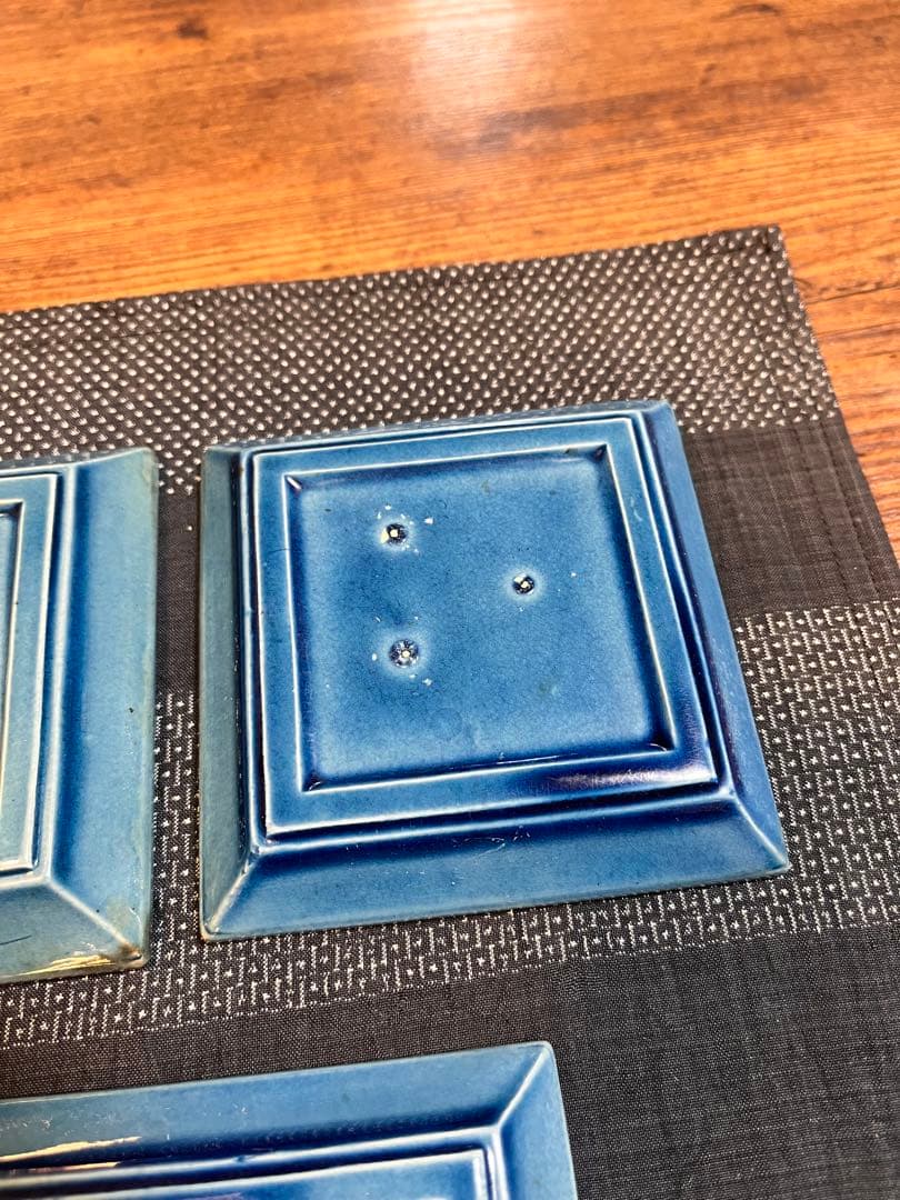 珉平焼 瑠璃釉 小皿 角皿 青 網代文に蔦 豆皿 淡路