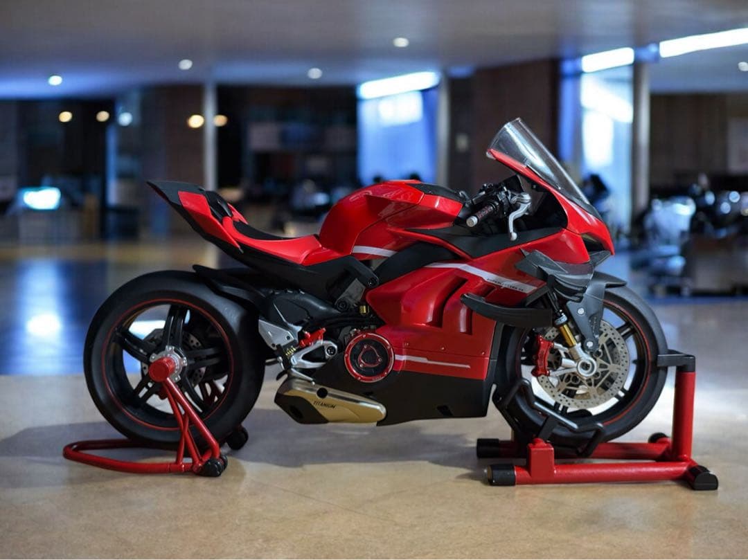 DUCATI パニガーレV4 スーパーレッジェーラ1/7スケール　当日発送可能