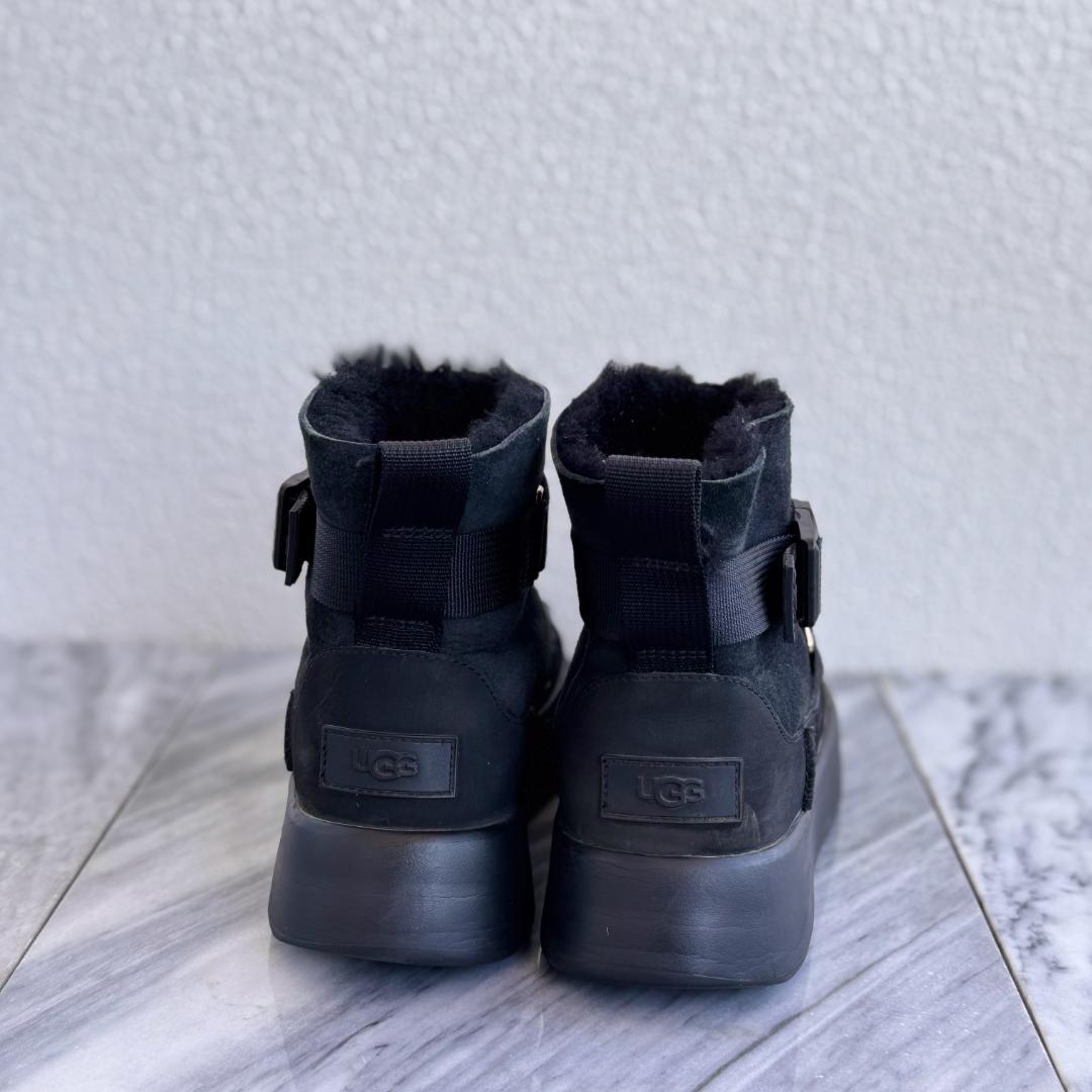 UGG アグ クラシック ブーム バックル ブーツ 厚底ショートムートン