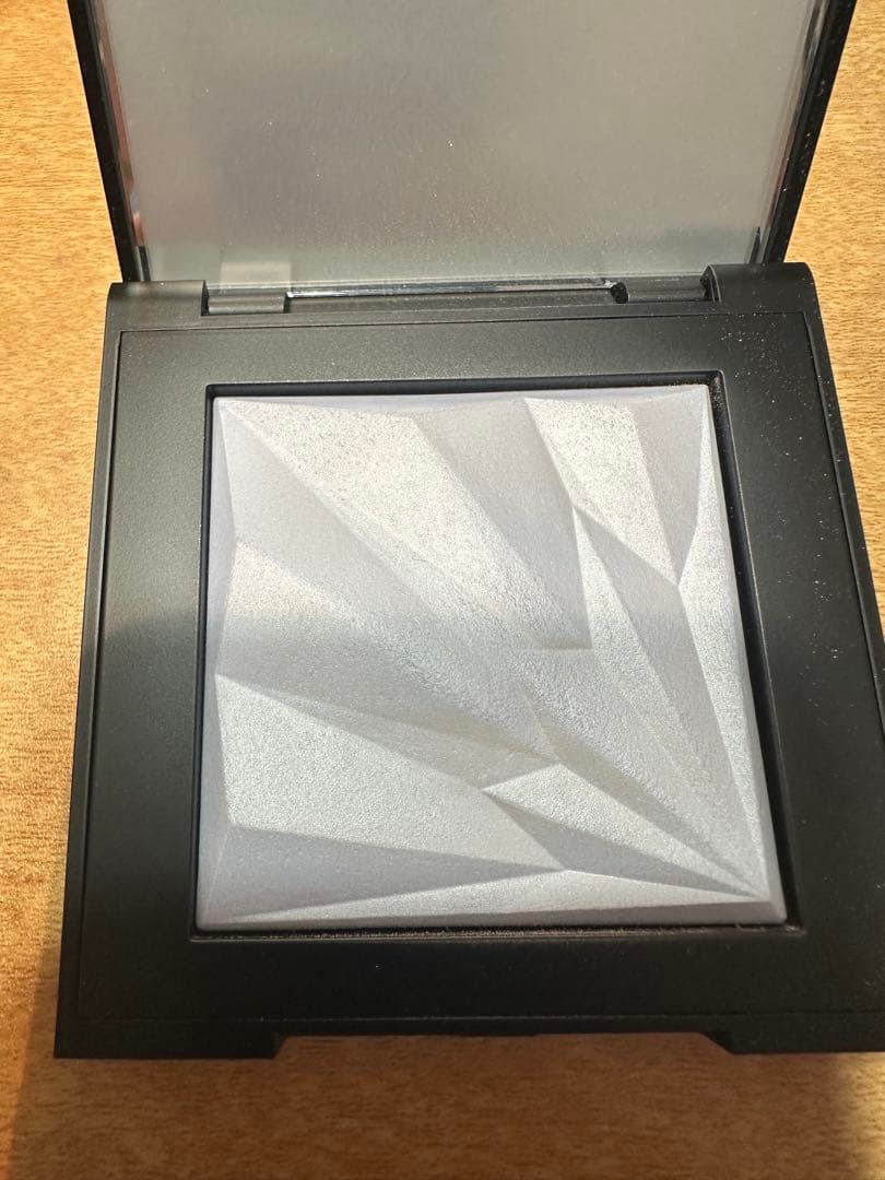 シュウウエムラ　アンリミテッドルミマットセッティングジェルインパウダー