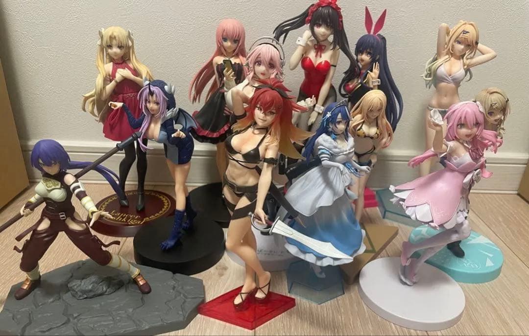 アニメキャラクター フィギュア 13体セット - メルカリ