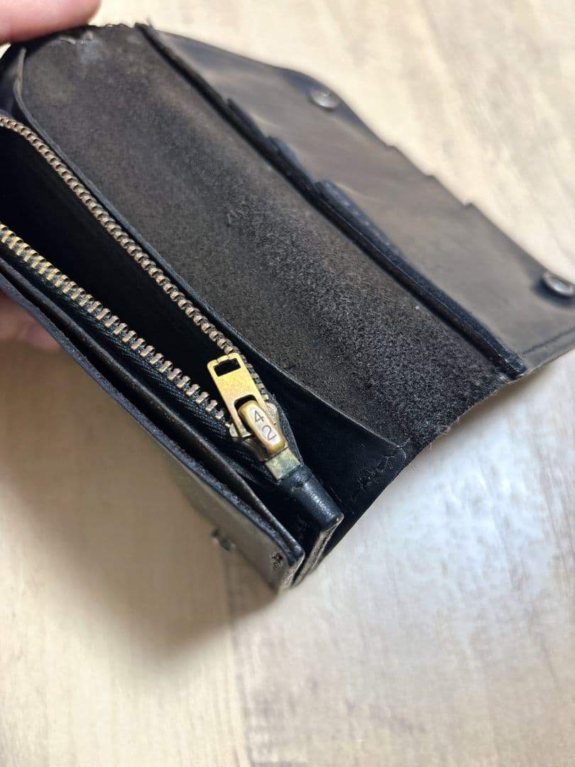 HTC ミドルウォレット ターコイズ フラワースタッズ 財布 - メルカリ