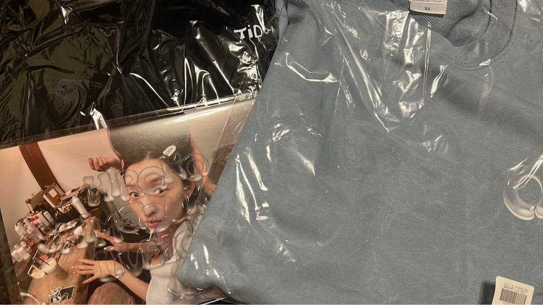 島袋寛子パンフサイン入り　おまけでグッズのトレカ３枚缶バッチ2個お付けします