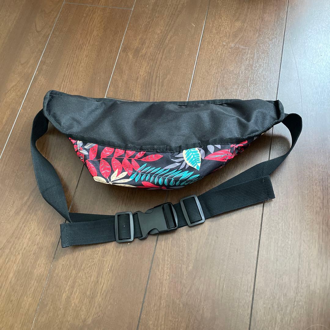 Supreme 花柄 ボディバッグ - メルカリ