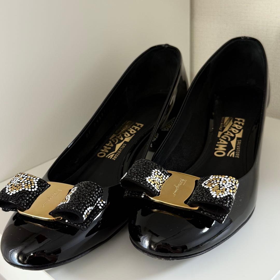 Ferragamo IVREA ラインストーンパンプス