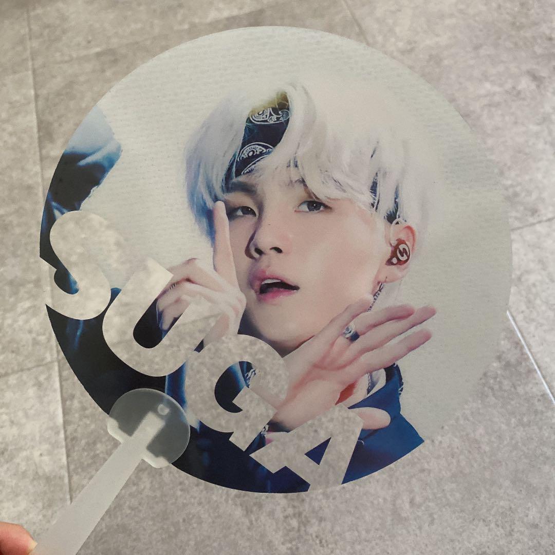 bts suga 半透明うちわ - メルカリ