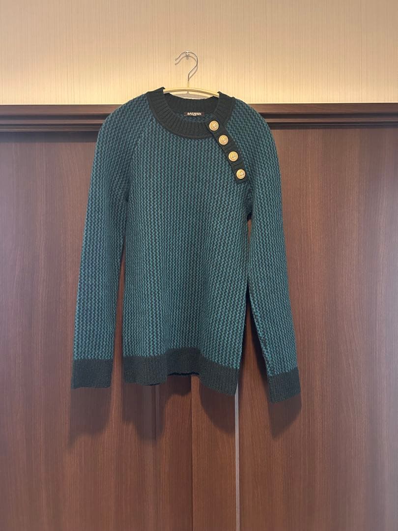 BALMAIN ボタン付きグリーンニットセーター　36