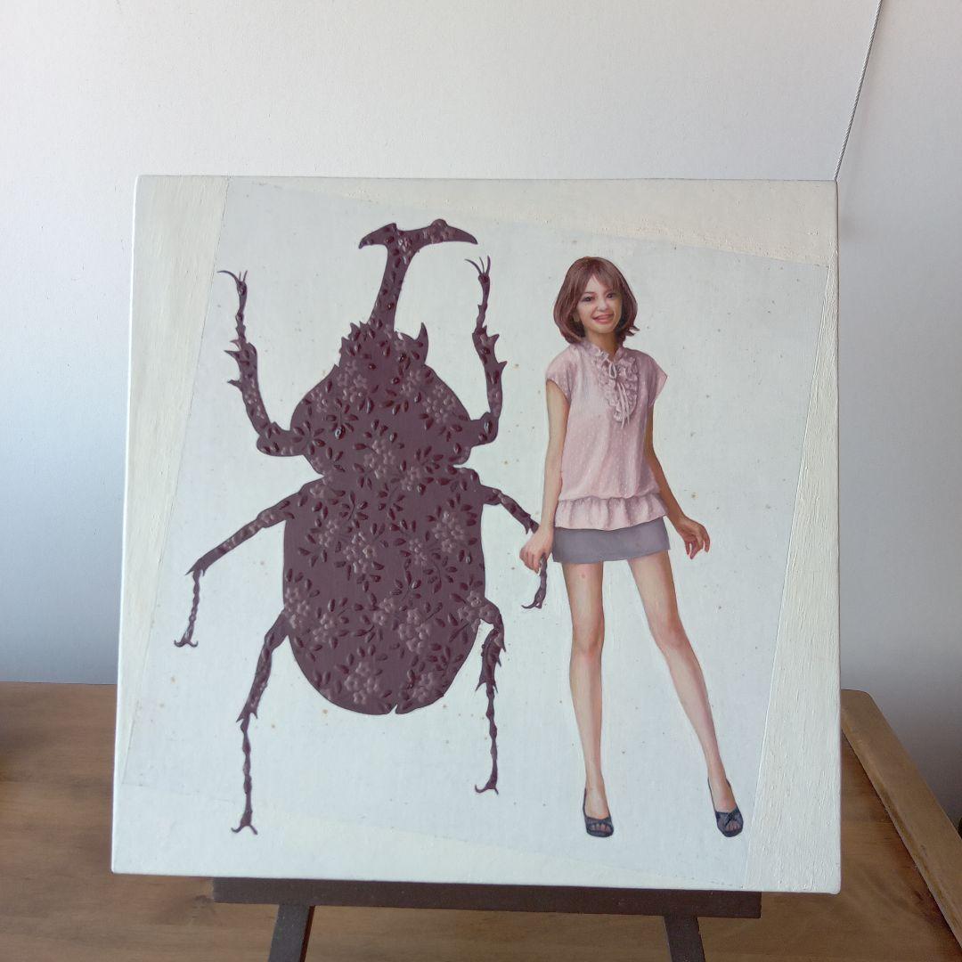 現代アート作品　松山賢　『抽象ガールと模様昆虫・白』（K.S.M.）