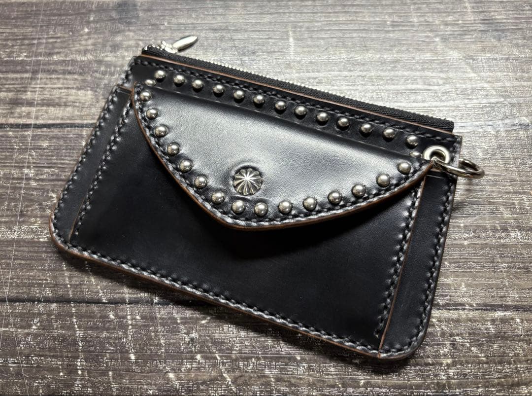 クロムエクセルレザー　スタッズ&アポロコンチョ　ユーティリティウォレット クロムエクセルレザー スタッズ&アポロコンチョ ユーティリティ