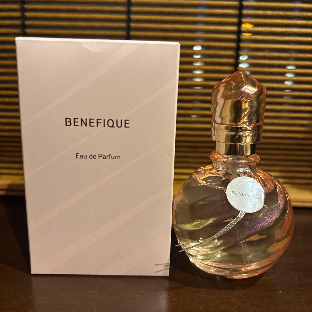 ベネフィーク　オードパルファム　50ml 2プッシュのみ　美品　最安値