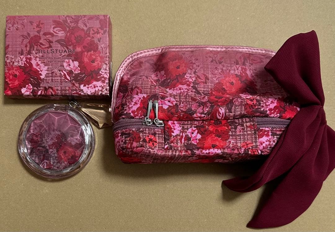 ジルスチュアート　チーク　ポーチ