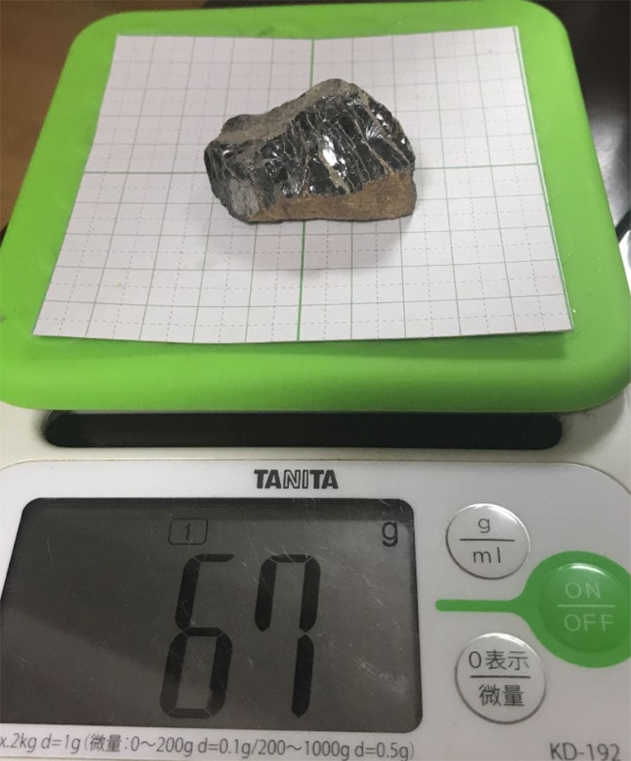 ラジウム鉱石　ユークセン石