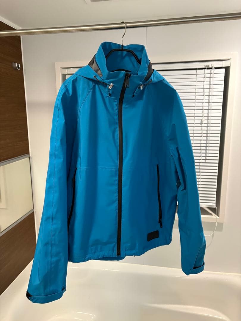 プラダ　ハードシェルジャケット