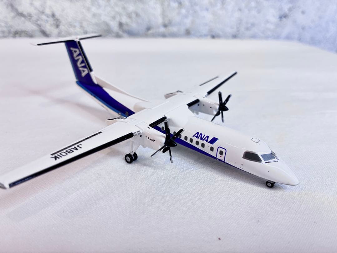 ANA DHC-8-300型 JA801K ボンバルディア 1:200・Q300 - メルカリ