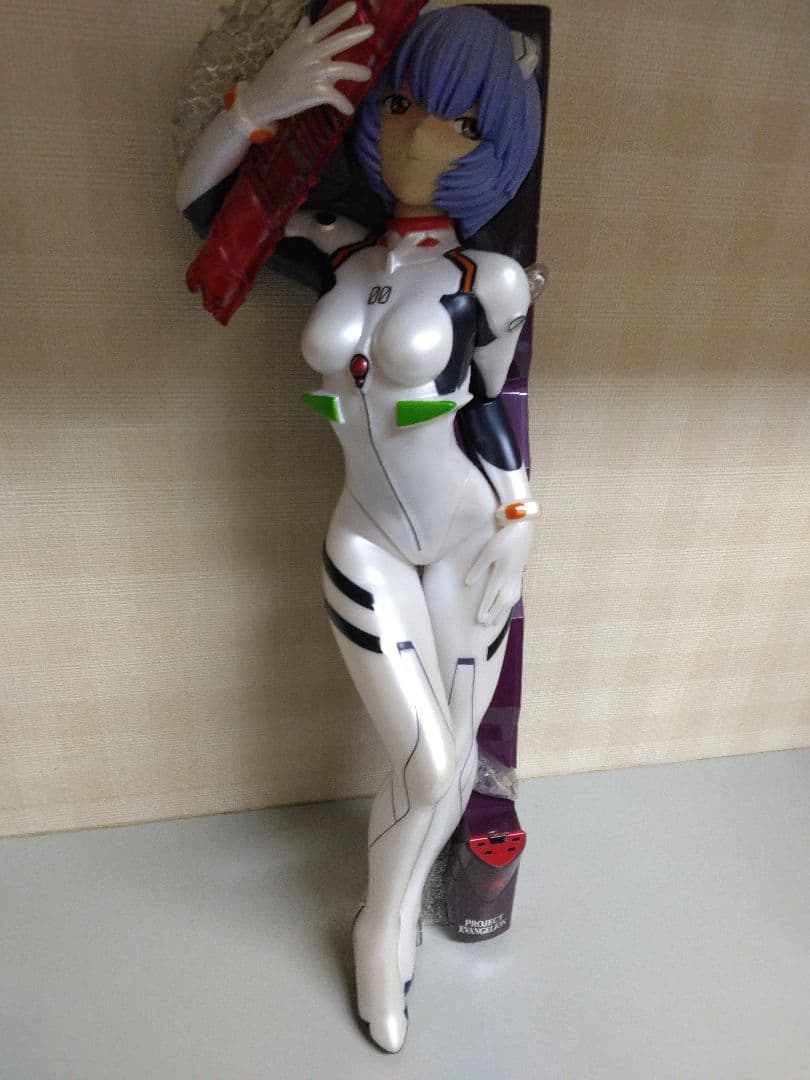 綾波レイ　非売品ジャンボフィギュア/エクストリームバトルver.入手困難稀少品 エヴァ』綾波レイが“ロングヘア”で巨大フィギュア化！お値段11万円