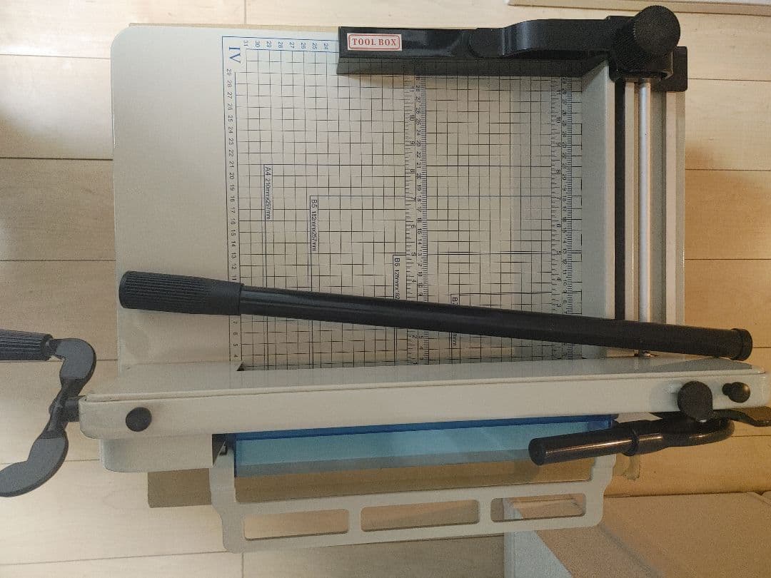 業務用 ペーパーカッター DS-858A4 大型裁断機 - メルカリ