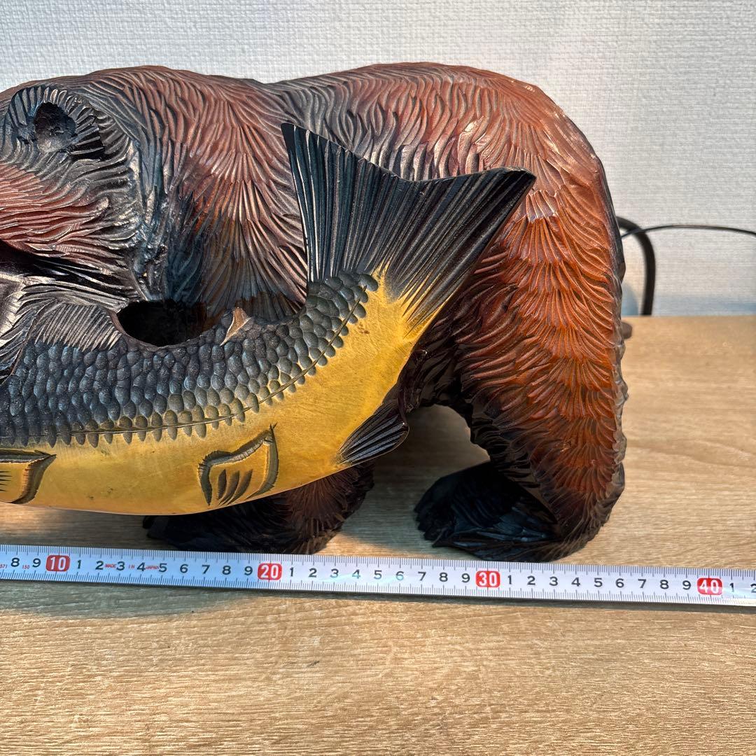 木製クマと魚の彫刻 - メルカリ