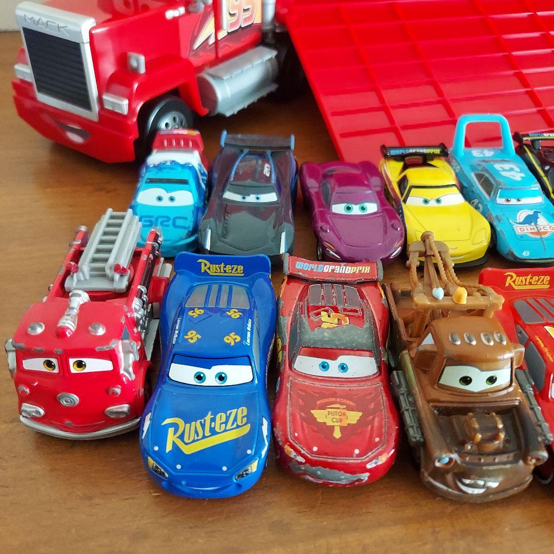 カーズ トミカ たくさんのせよう！大きなマック 廃盤品 トミカ24台＋