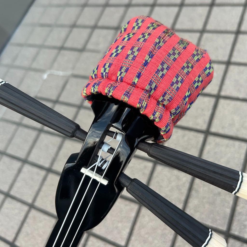 沖縄 三線 新崎型 カミゲン 黒木 本皮一枚張り 黒塗り 伝統工芸士製作