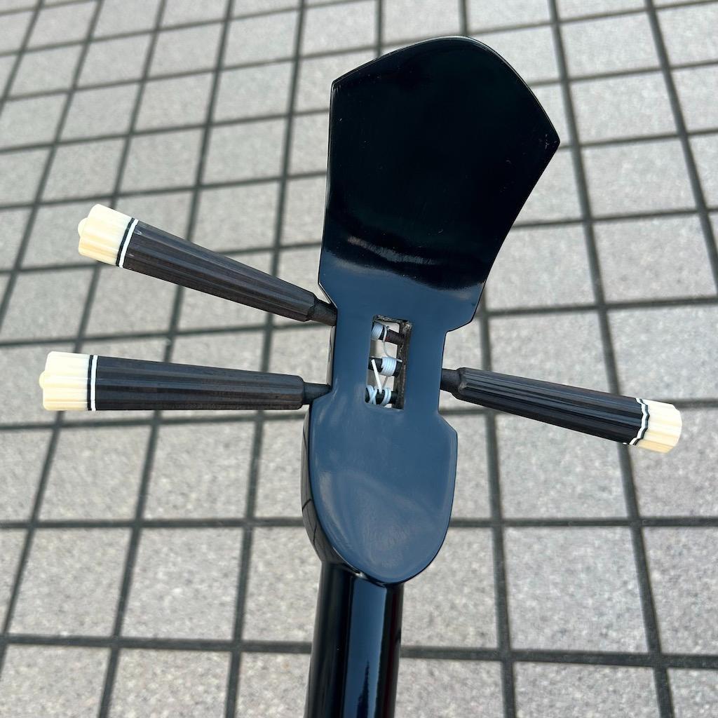 沖縄 三線 新崎型 カミゲン 黒木 本皮一枚張り 黒塗り 伝統工芸士製作