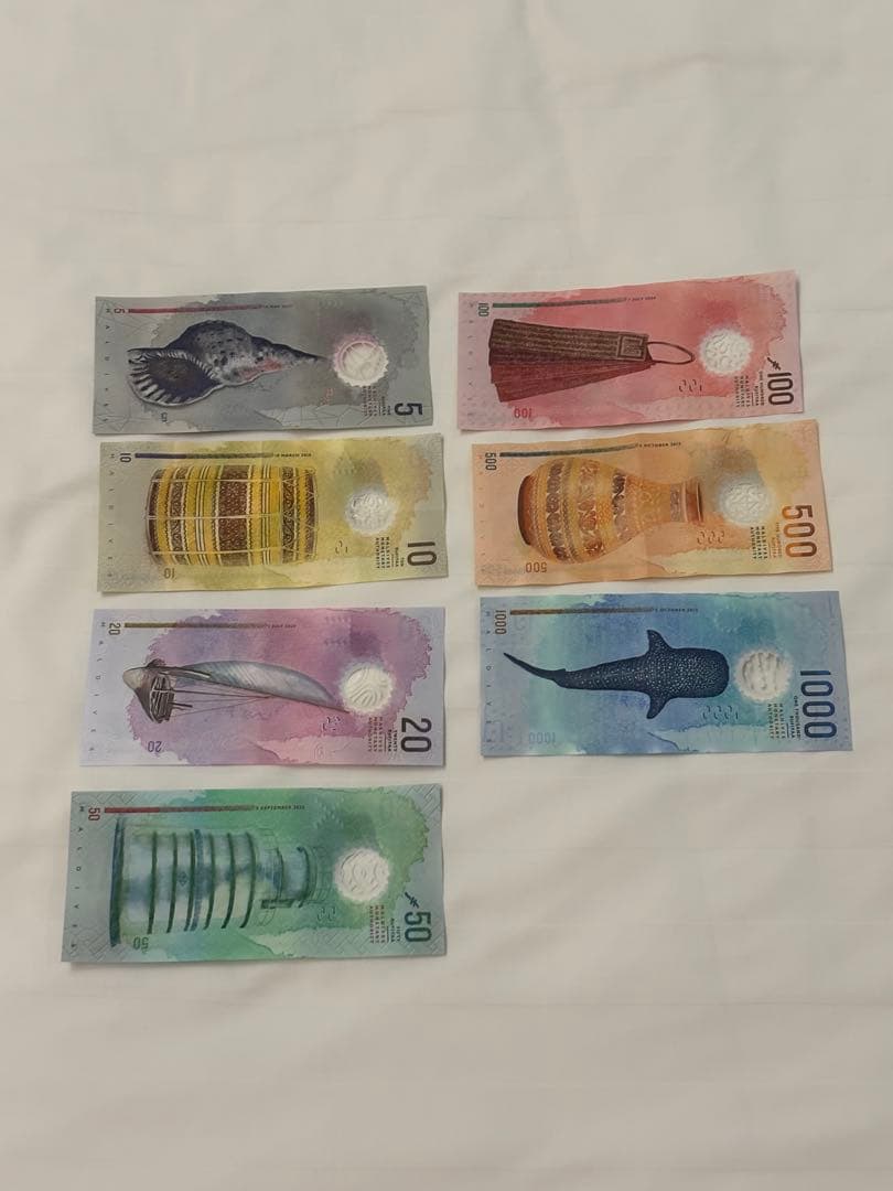 モルディブ 紙幣 新札 7枚