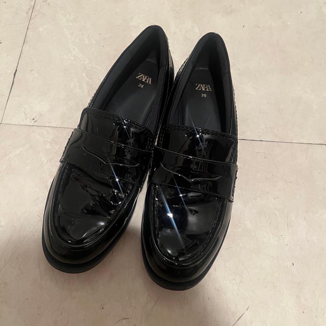 ZARA ブラック エナメル ローファー サイズ38 - メルカリ