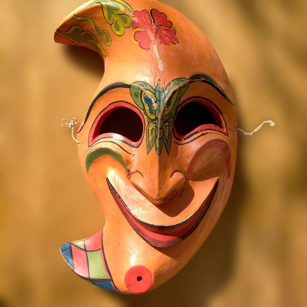 伝統的な木彫りお面 マスク