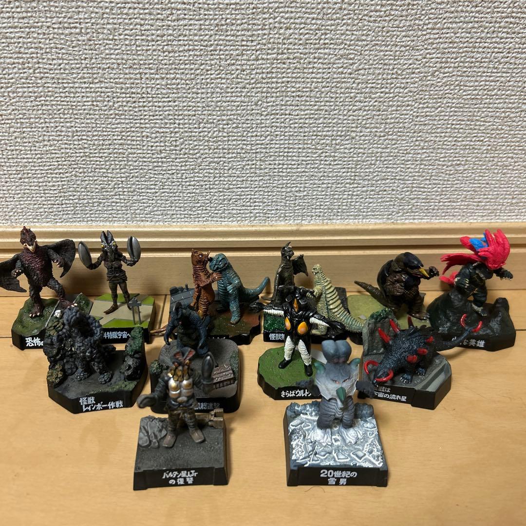 怪獣名鑑　12体セット