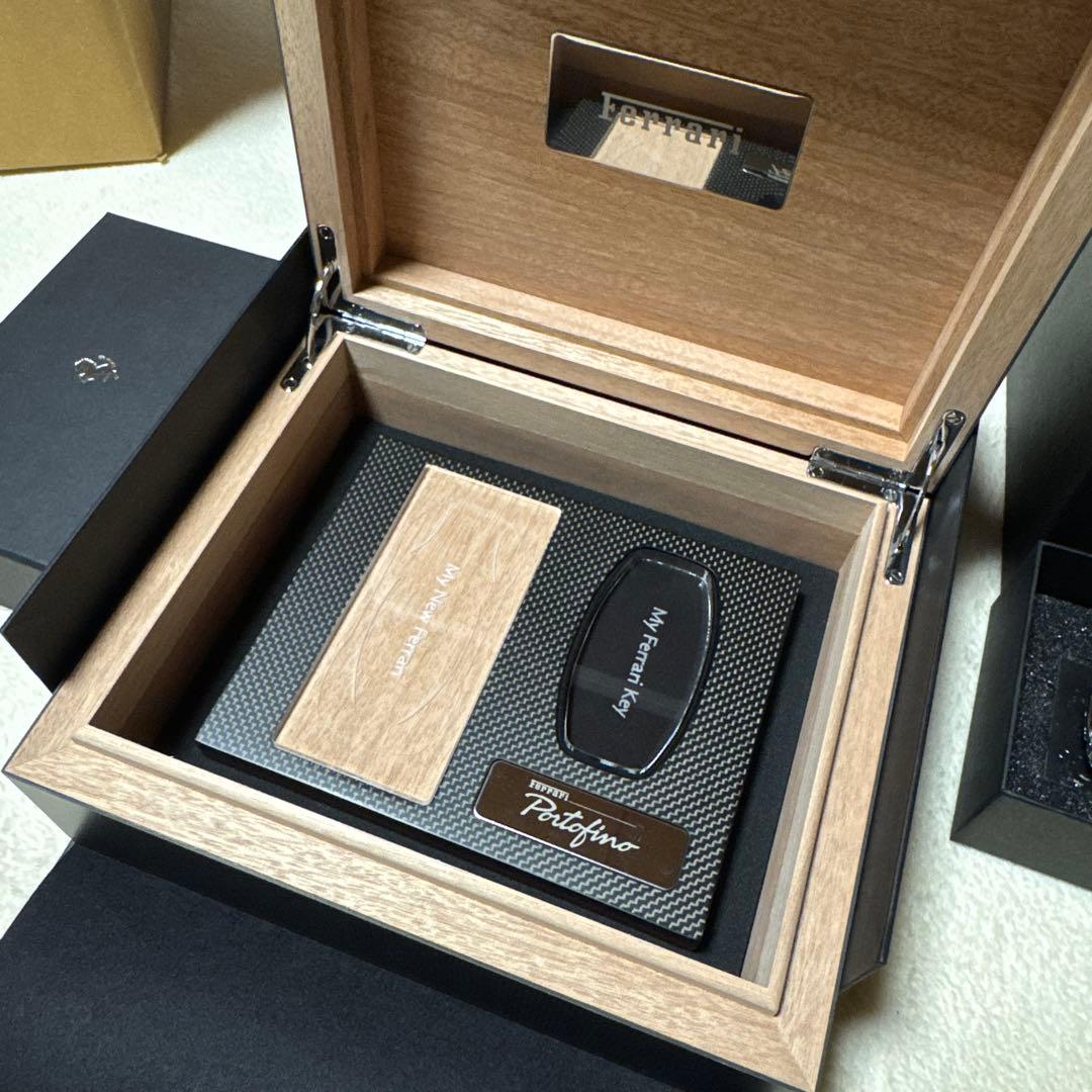 新車オーナー購入者限定非売品 フェラーリ ポルトフィーノ木製キーボックス