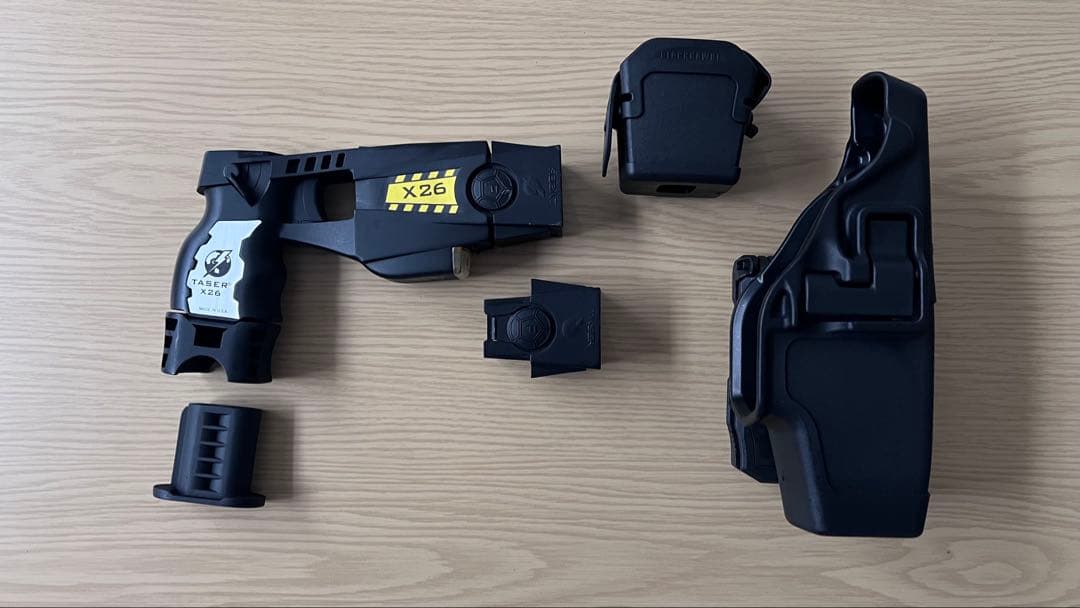 Small Monster製 TASER X26 ホルスター付き