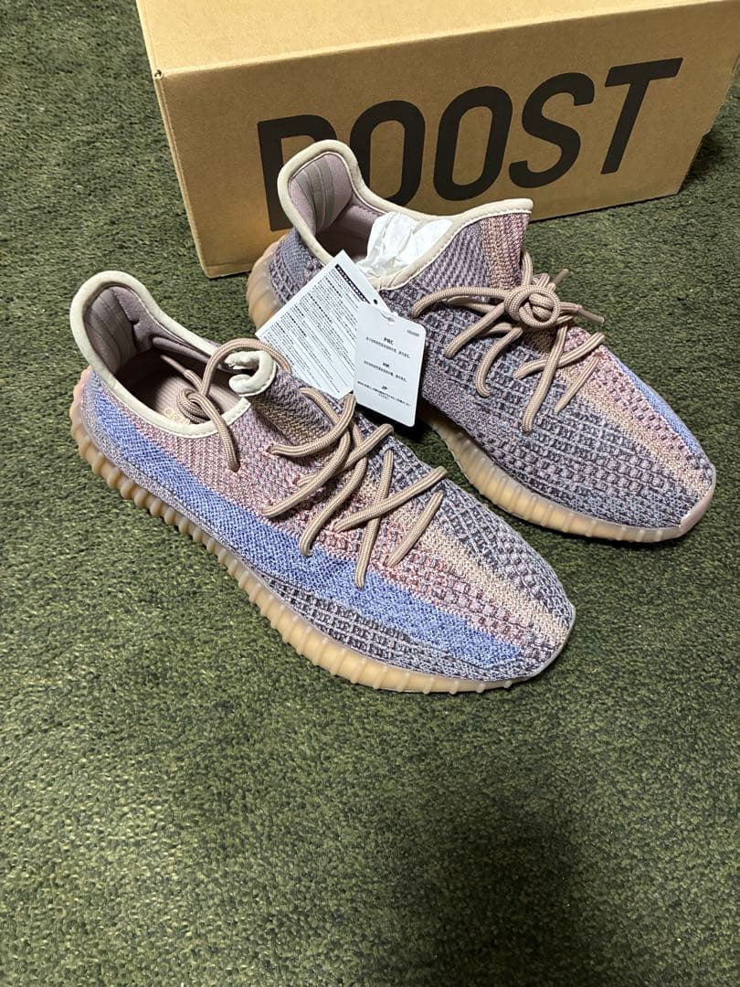新品未使用　adidas YEEZY 350 V2 fade