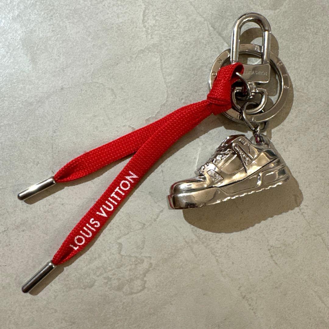 激レア 正規品LOUIS VUITTON キーホルダー LVトレーナー チャーム