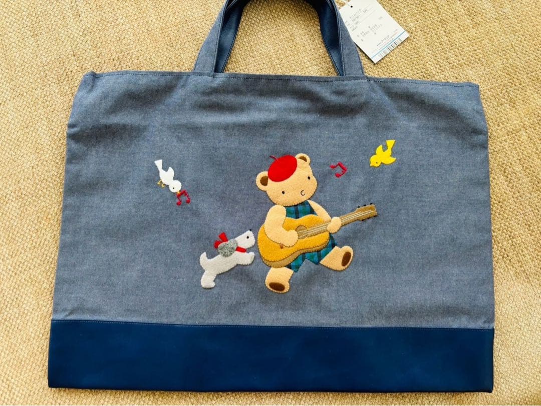 新品完売　ファミリア　刺繍レッスンバッグ