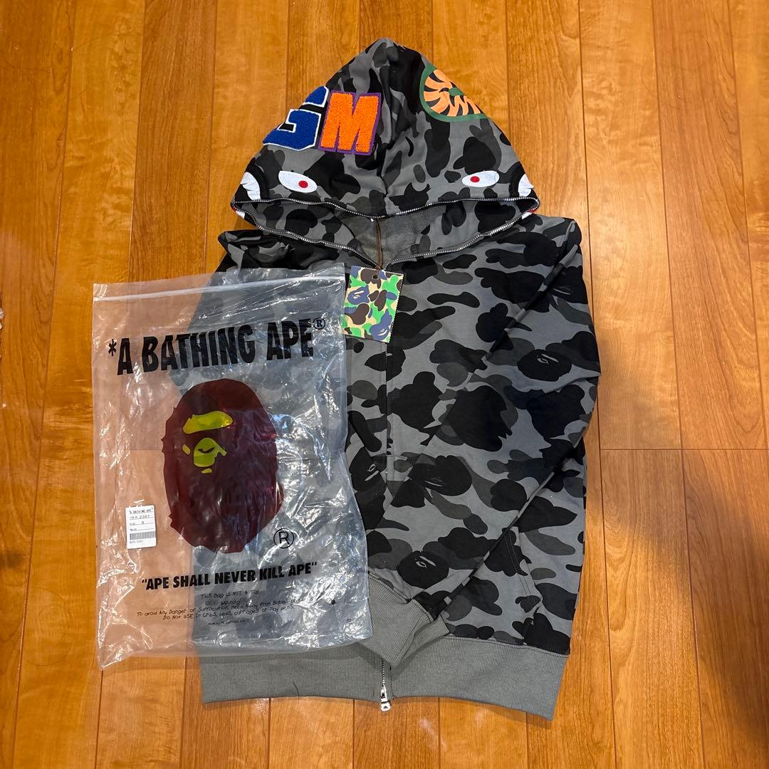 エイプBAPEシャークパーカー　Mサイズ A BATHING APE（アベイシングエイプ） パーカー 1ST SHARK FULL ZIP