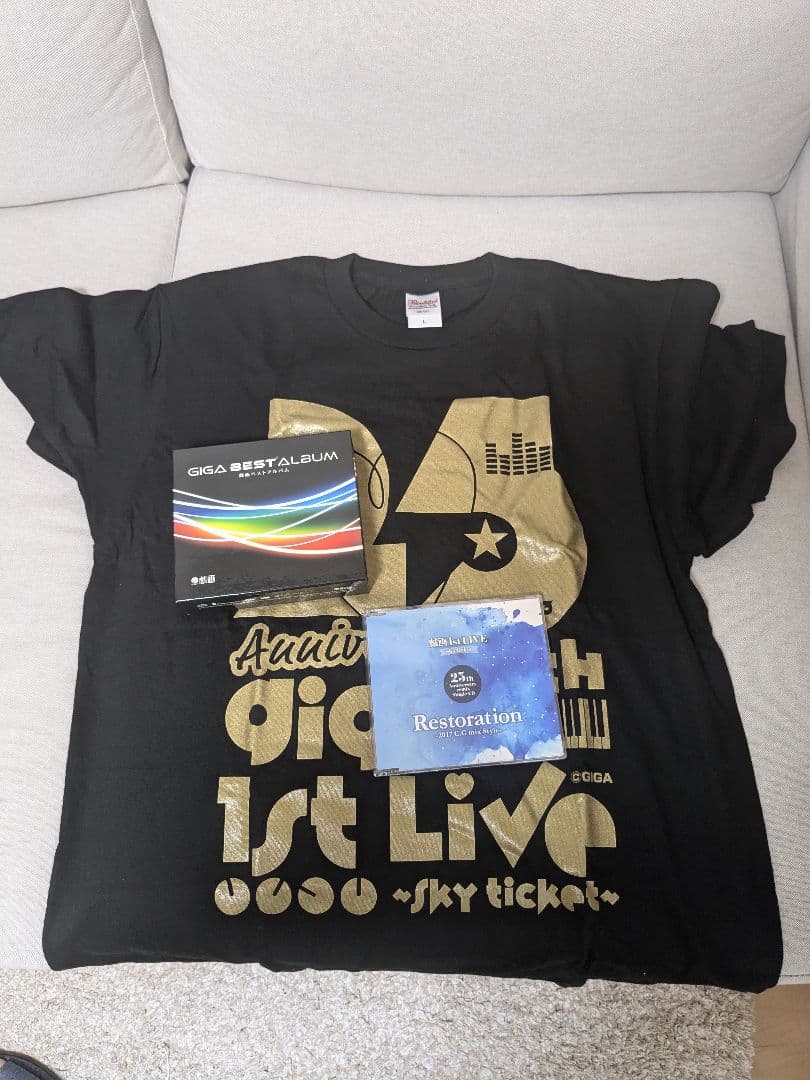 GIGA BEST ALBUM 3枚組CDセットとTシャツ
