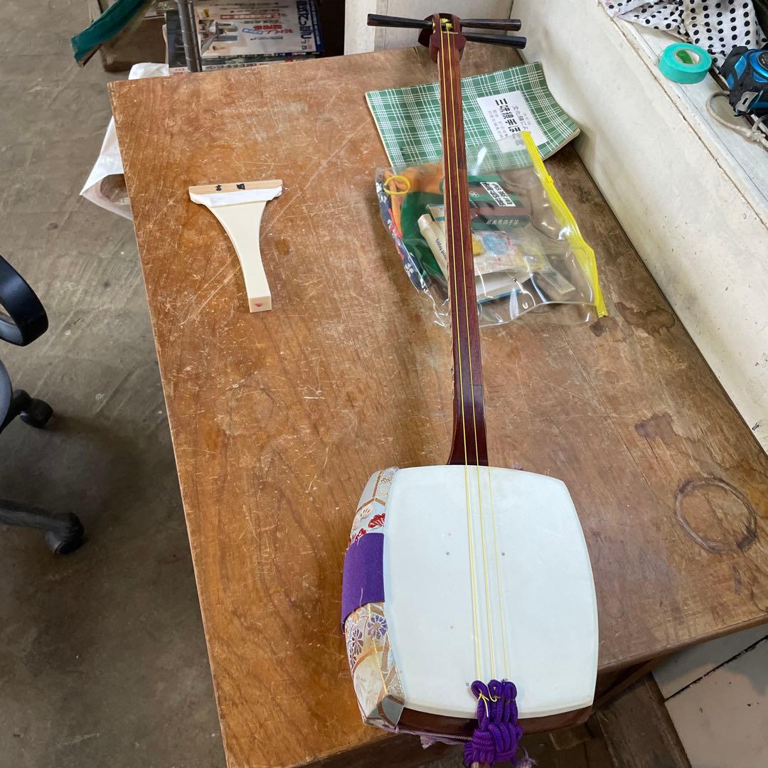 ら*な様 三味線 初心者セット 破れ無し バチ 調子笛 替弦 駒 楽譜 お手入れ