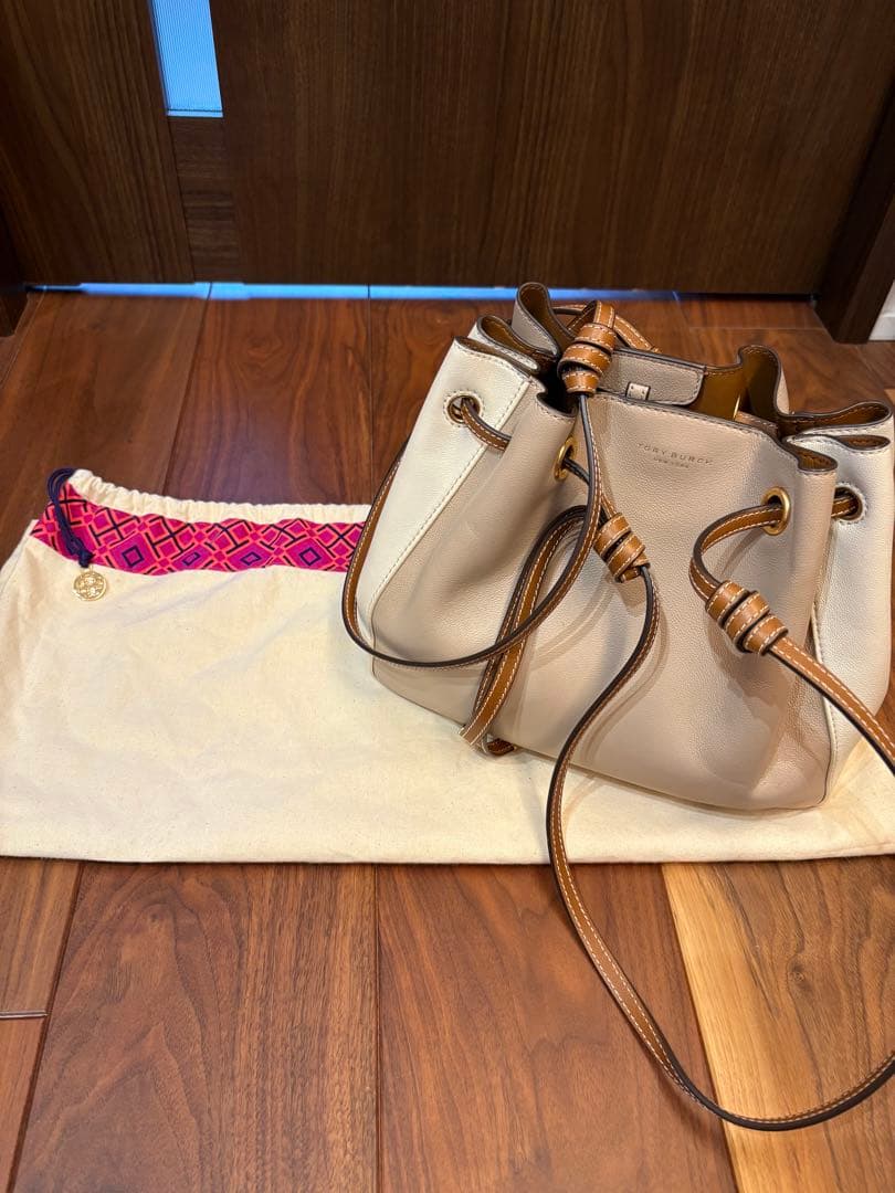 【TORY BURCH】ベージュ バッグ 保存袋付き