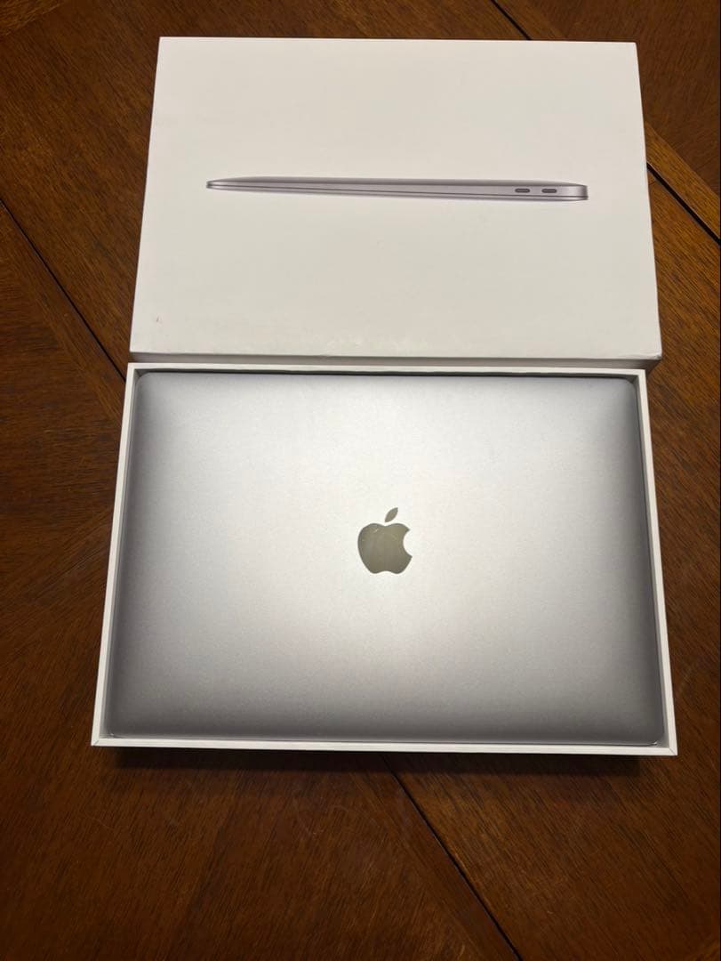 Apple MacBook Air シルバー (M1, 2020)