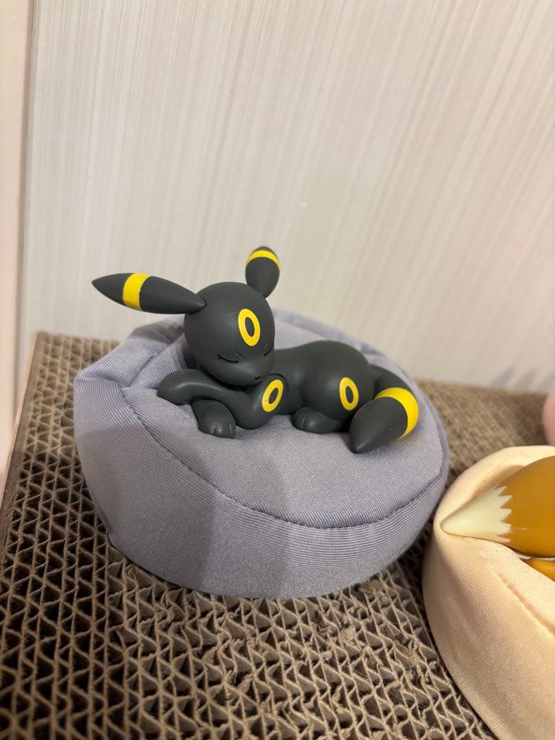 イーブイ・ブラッキー・ニンフィア 寝そべりフィギュア 3体セット