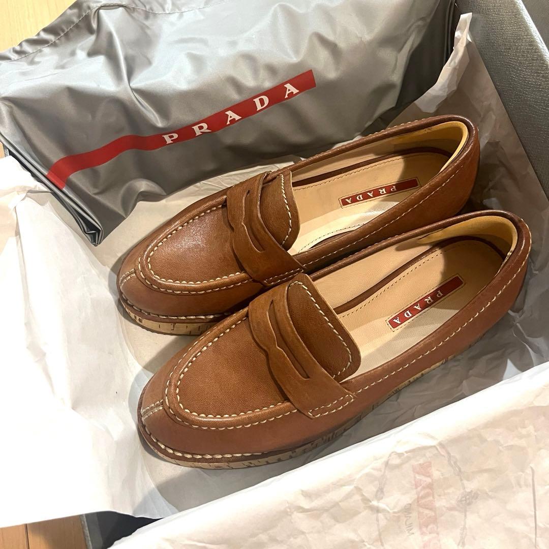 PRADA 厚底ローファー
