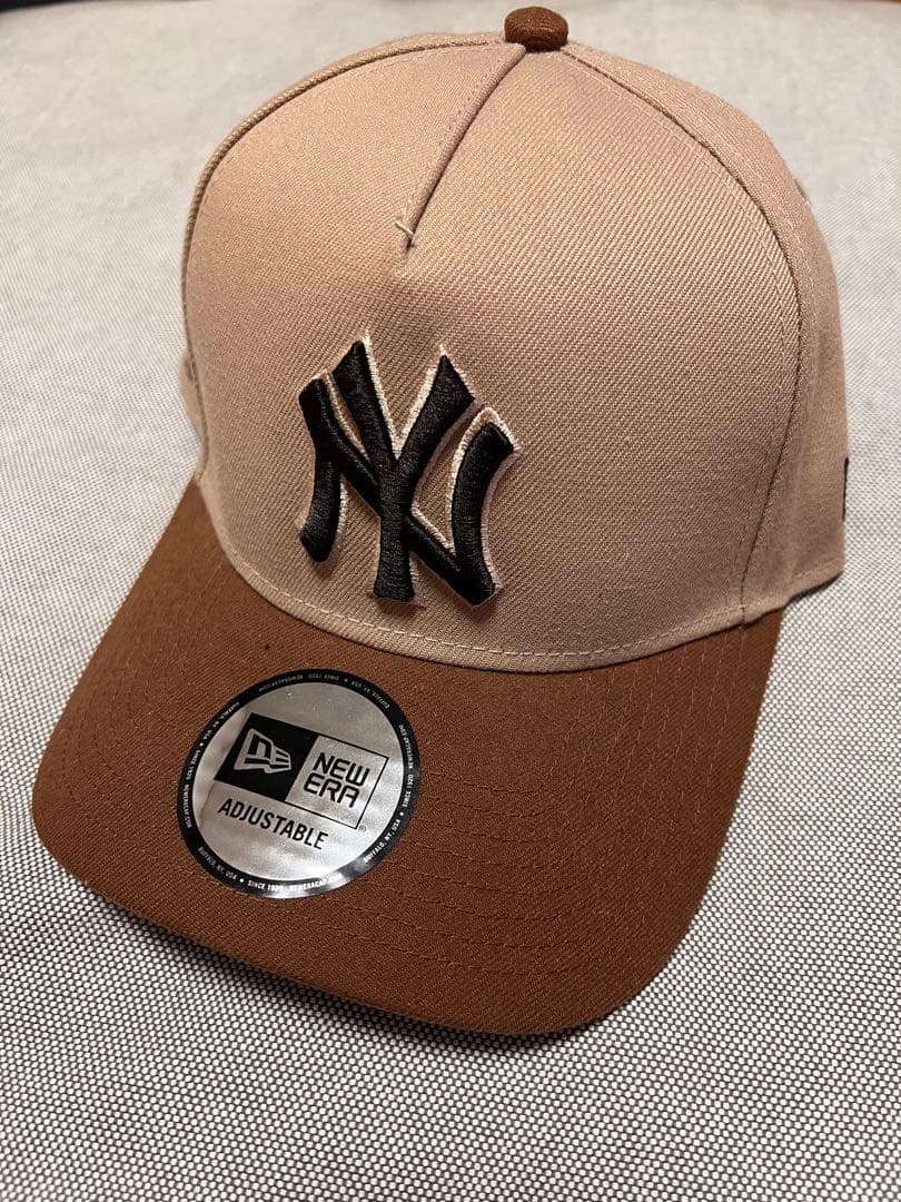 即完モデル　NEW ERA 9FORTY A-Frame lced Latte