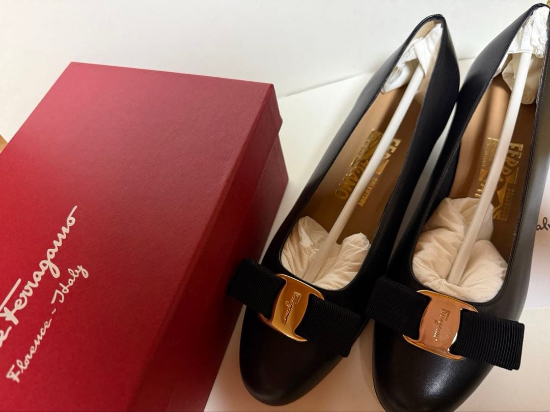 【新品未使用】フェラガモ ヴァラリボン パンプス VARA サイズ6
